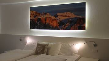 Deluxe-Zimmer | Zimmersafe, Schreibtisch, kostenloses WLAN, Bettwäsche