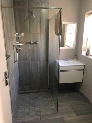 Appartamento familiare, 2 camere da letto | Doccia