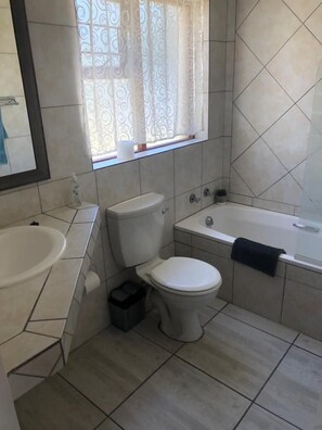 Family Apartment, 2 Bedrooms | Bathroom - Amies Self-catering Apartments (Cape Town)