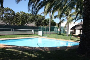 Outdoor pool - Amies Self-catering Apartments (Cape Town)