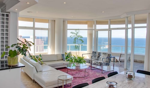 801 Oyster Schelles - Near Umhlanga Rocks Beach