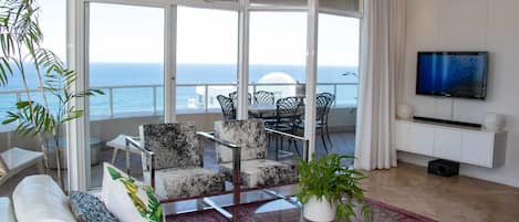 Luxury Apartment | 3 bedrooms, in-room safe, iron/ironing board, free WiFi