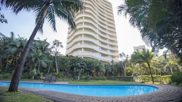 2 piscinas al aire libre