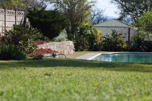 Outdoor pool - Glencoe Guest House (Qonce)