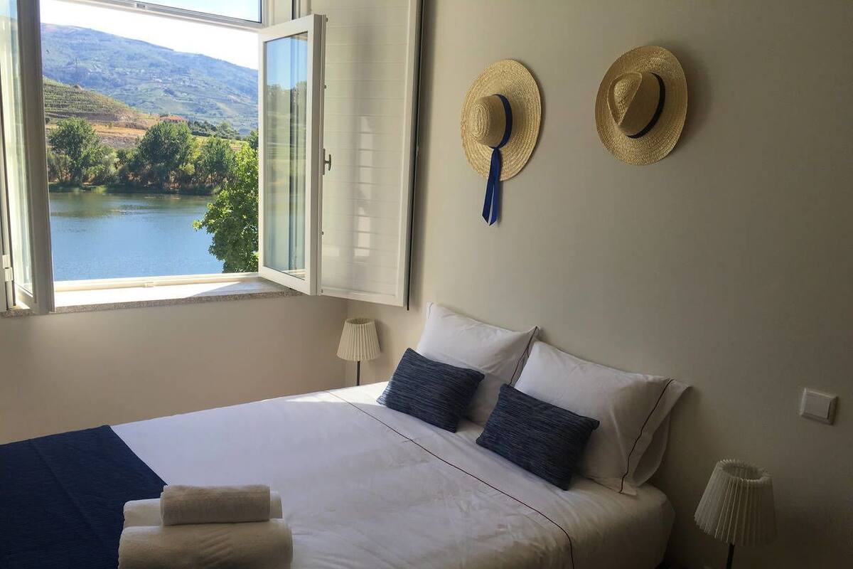 WiFi (free), bed sheets