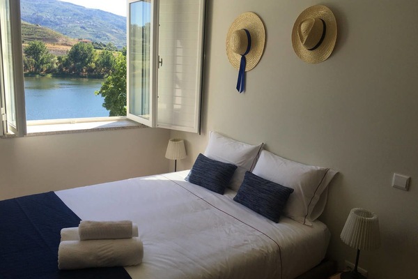 WiFi (free), bed sheets