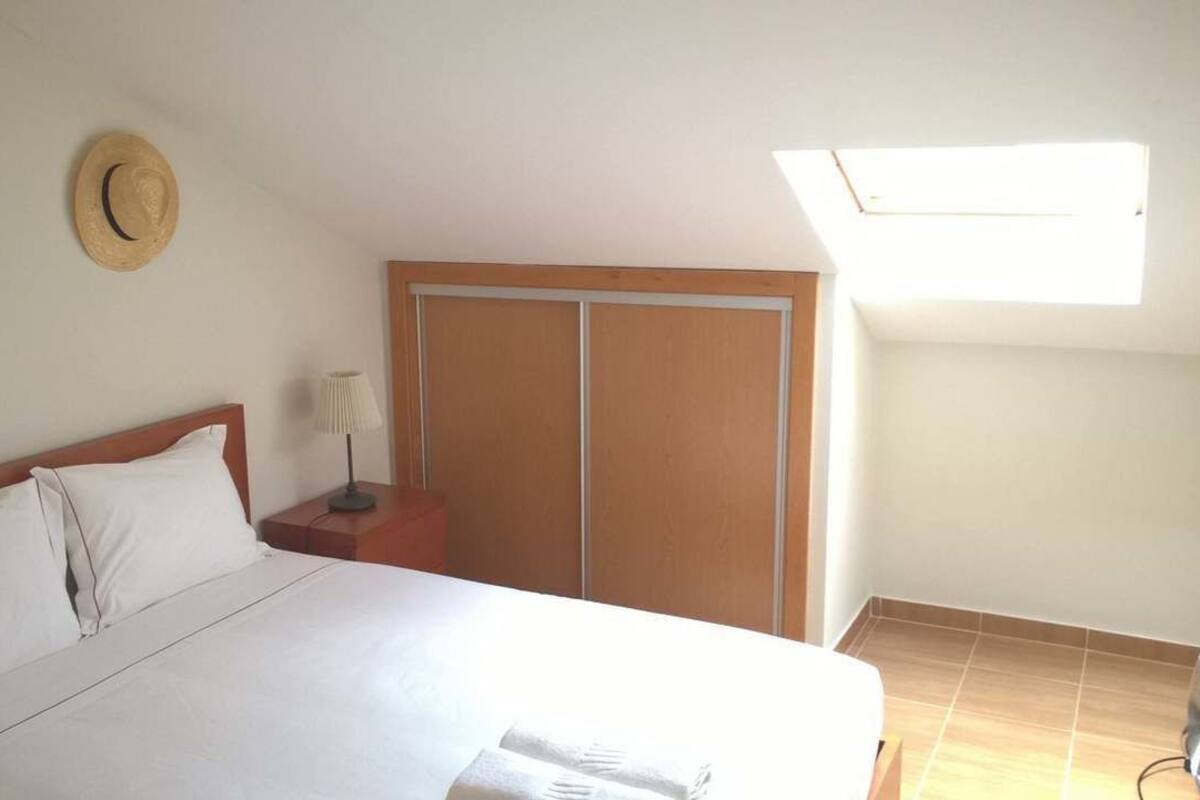 WiFi (free), bed sheets