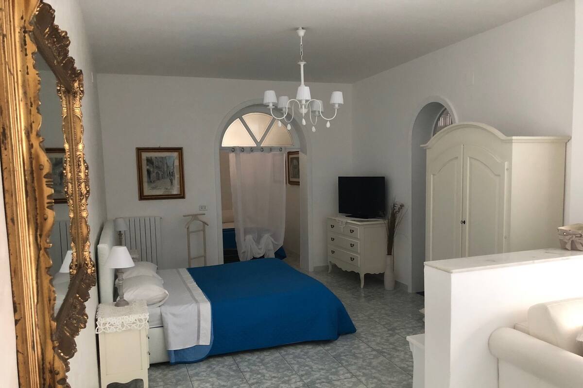 Suite, Balcony | In-room safe, desk, soundproofing, iron/ironing board (on request)