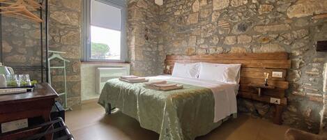 Deluxe Room | Soundproofing, rollaway beds, free WiFi, bed sheets