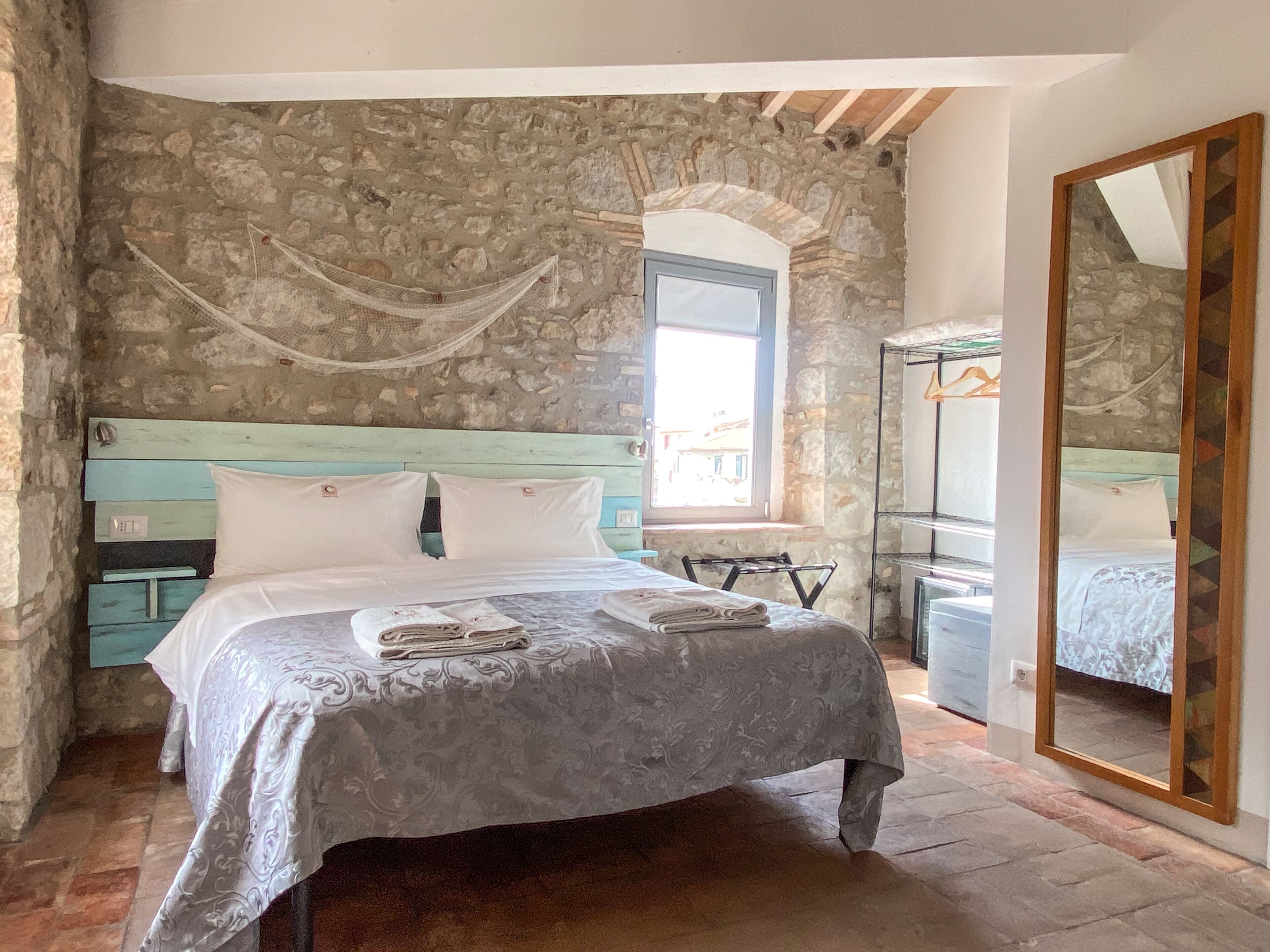 Deluxe-Zimmer | Schallisolierte Zimmer, Zustellbetten, kostenloses WLAN, Bettwäsche