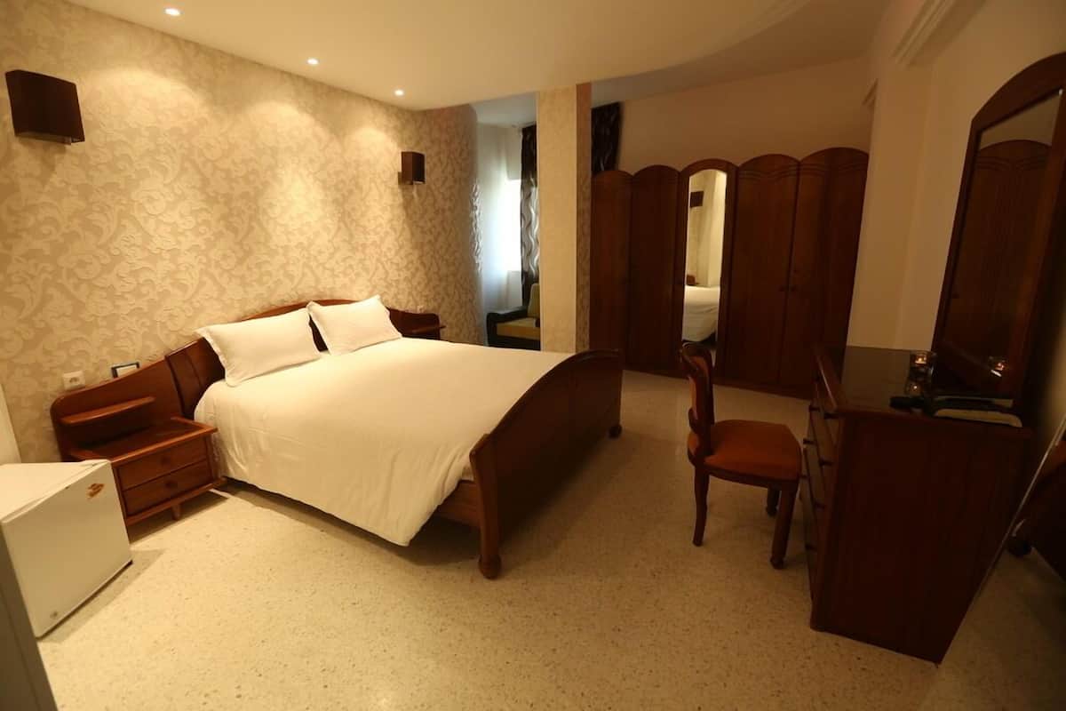 1 slaapkamer, luxe beddengoed, een kluis op de kamer