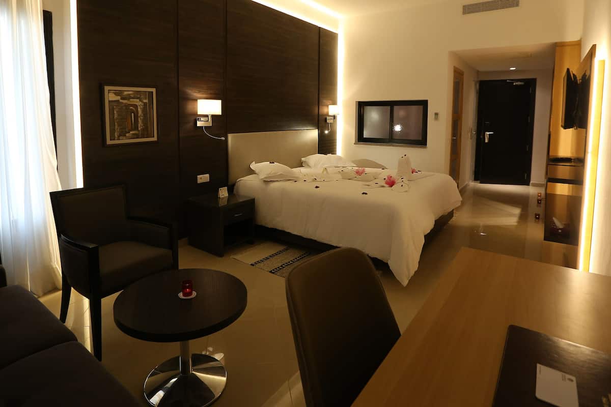 Phòng Deluxe | 1 phòng ngủ, bộ đồ giường cao cấp, két bảo mật tại phòng