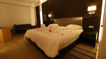 Luxury Quadruple Room, Non Smoking | 1 bedroom, premium bedding, in-room safe, individually decorated