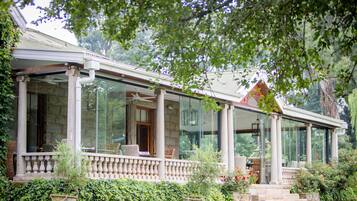 Fachada de la propiedad