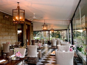 2 restaurants; breakfast, lunch, and dinner served
