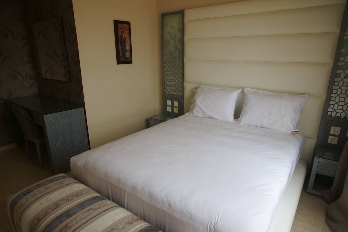 Appartement, 2 chambres, terrasse | Système d’insonorisation, accès au Wi-Fi (inclus), literie fournie