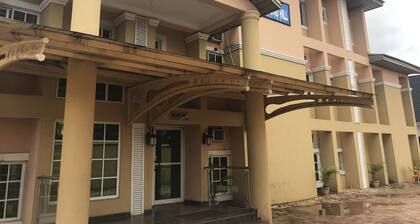 Tripoint Richmond Hotel