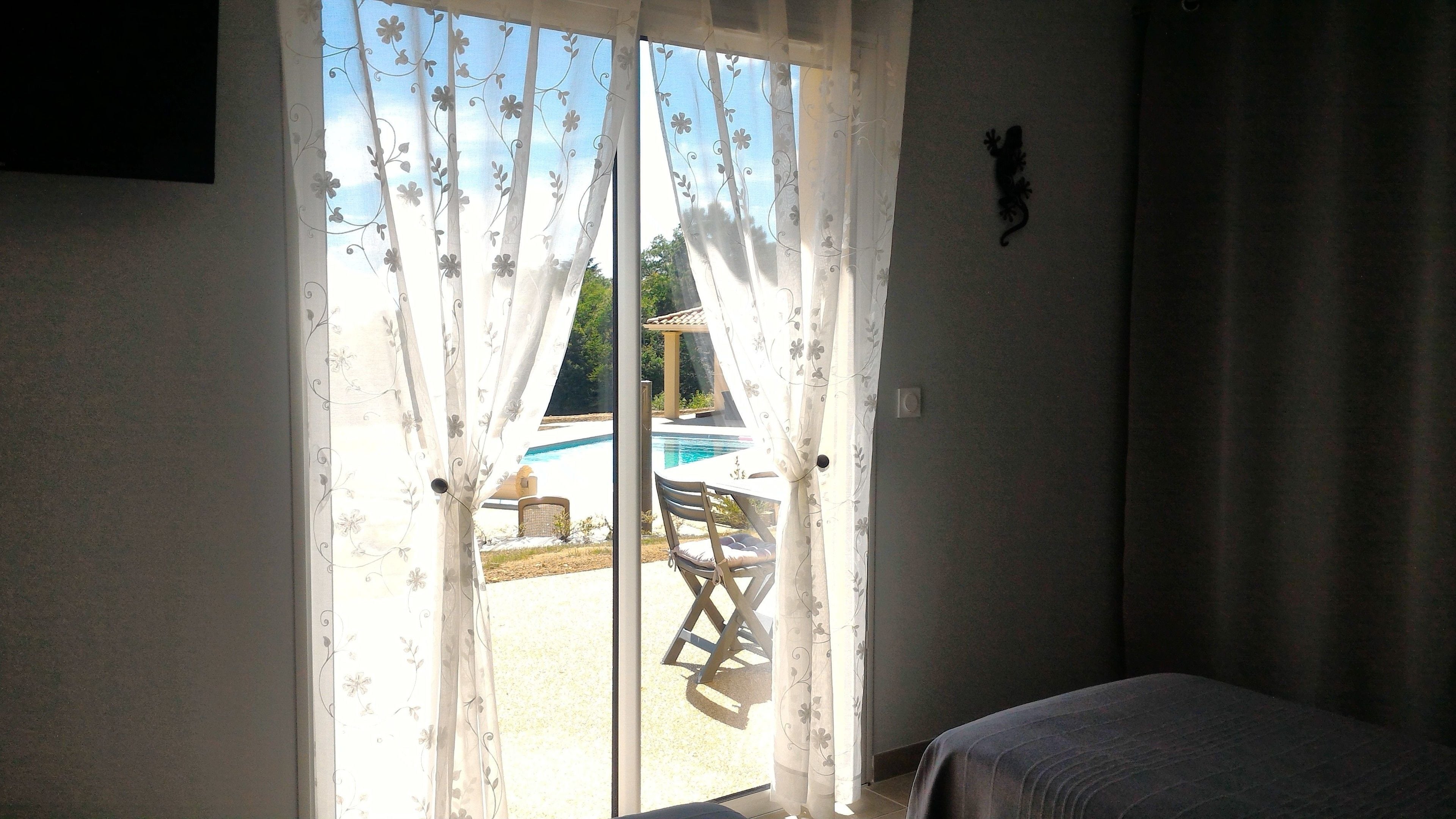 Chambre avec lits jumeaux (Preambule) | Décoration personnalisée, ameublement personnalisé, bureau