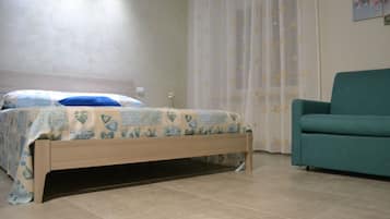 Ropa de cama de alta calidad, escritorio y cortinas blackout