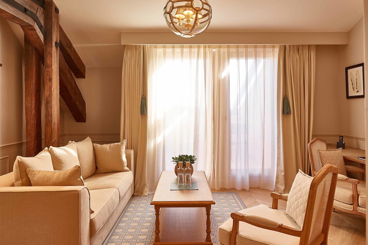 1 bedroom, Egyptian cotton sheets, premium bedding, minibar
