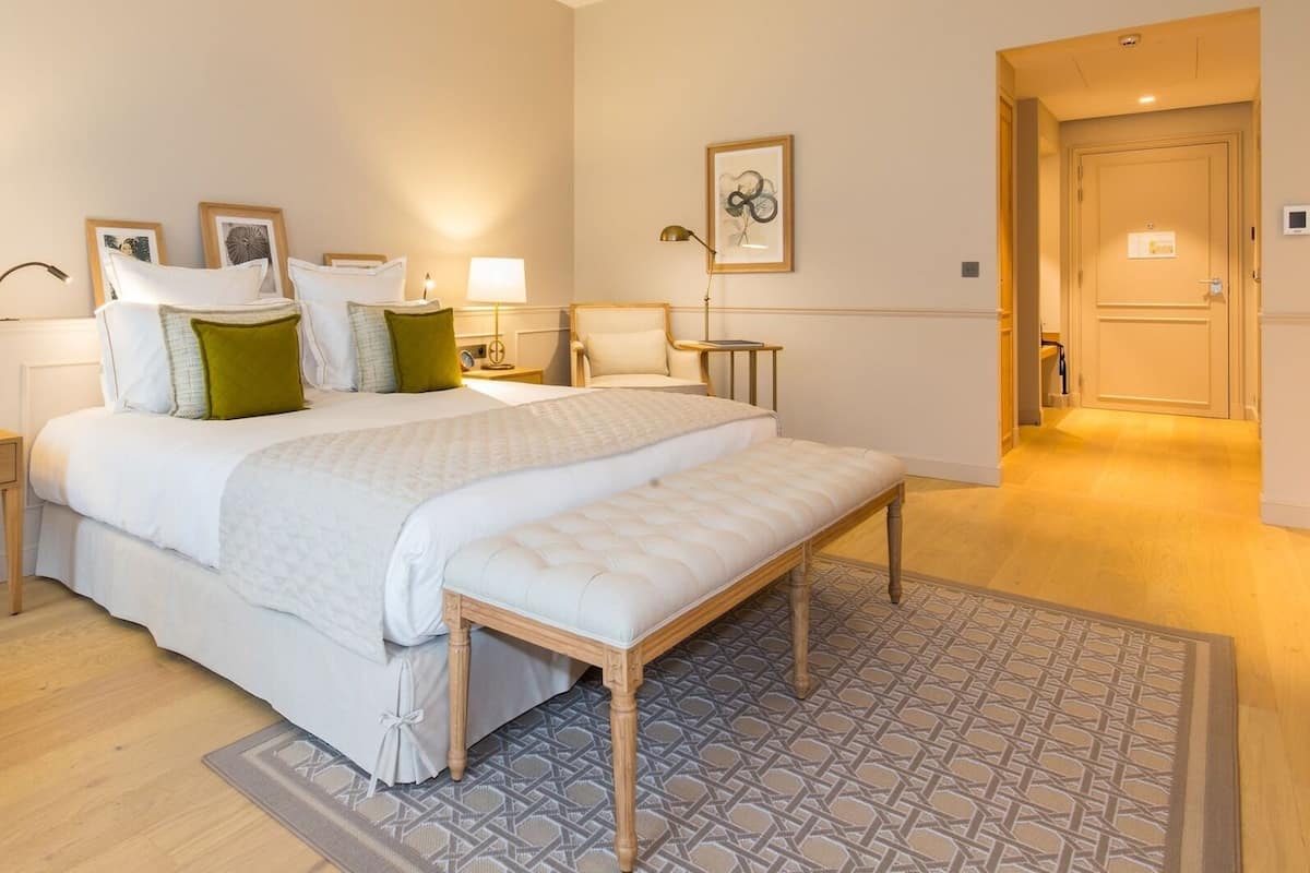 Egyptian cotton sheets, premium bedding, minibar, in-room safe
