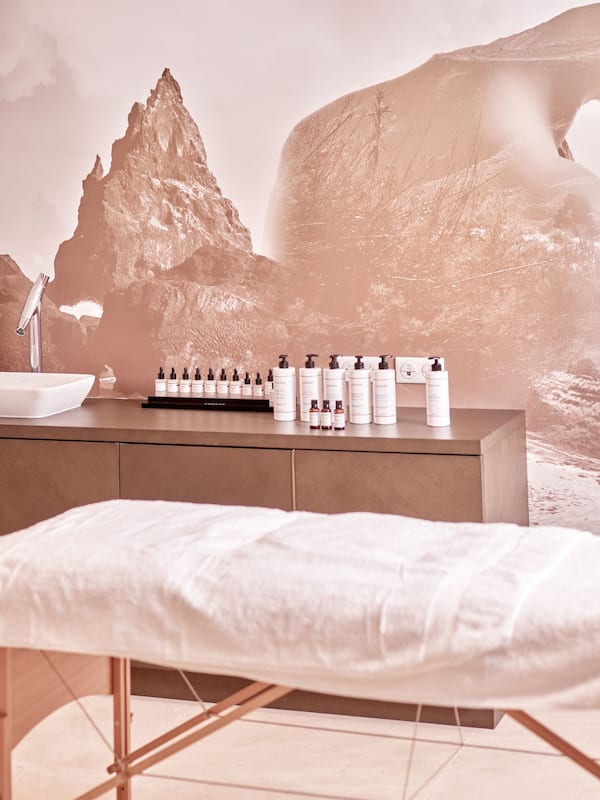 Couples treatment rooms, body treatments, body wraps, body scrubs