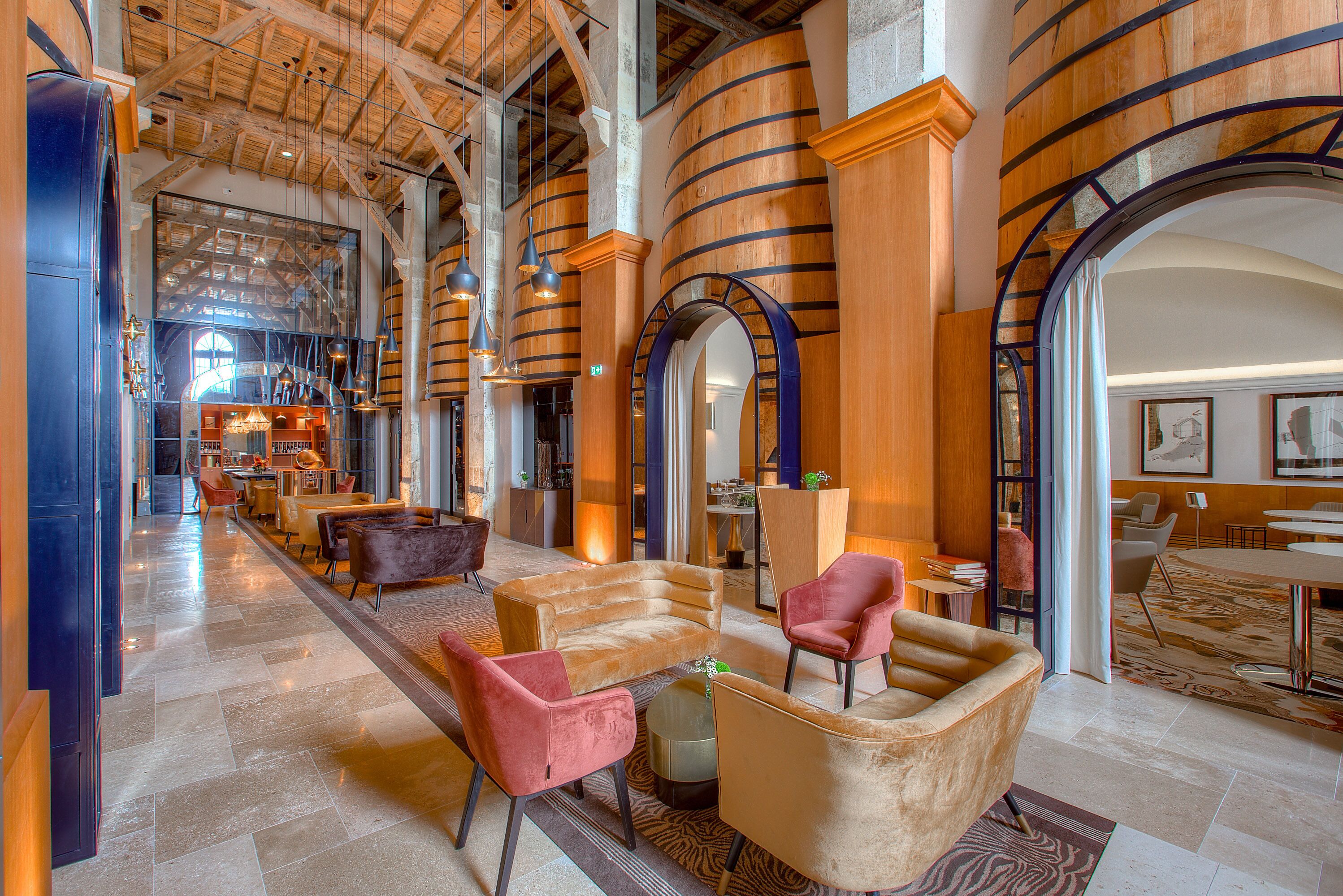 2 restaurants, lunch served