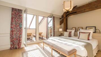 Egyptian cotton sheets, premium bedding, minibar, in-room safe