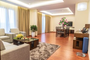 Royal Suite | Living area | 50-inch LCD TV with satellite channels, TV