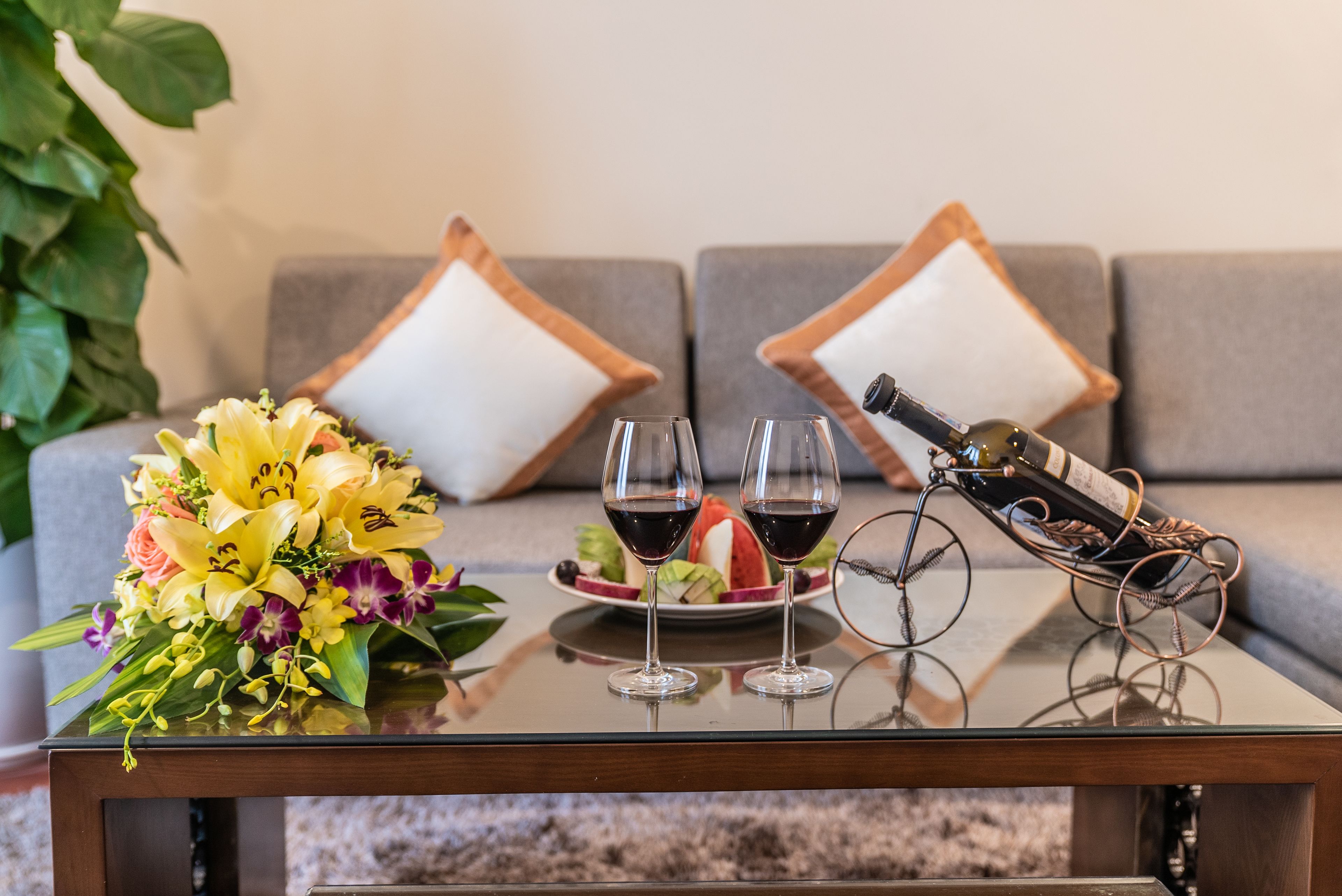 executive suite | minibar, in-room safe, desk, blackout curtains