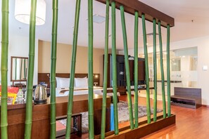 Suite | Minibar, in-room safe, desk, blackout drapes
