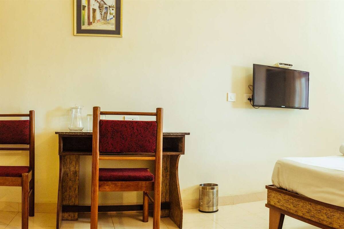 Standard A.C Room | Desk, WiFi (free)