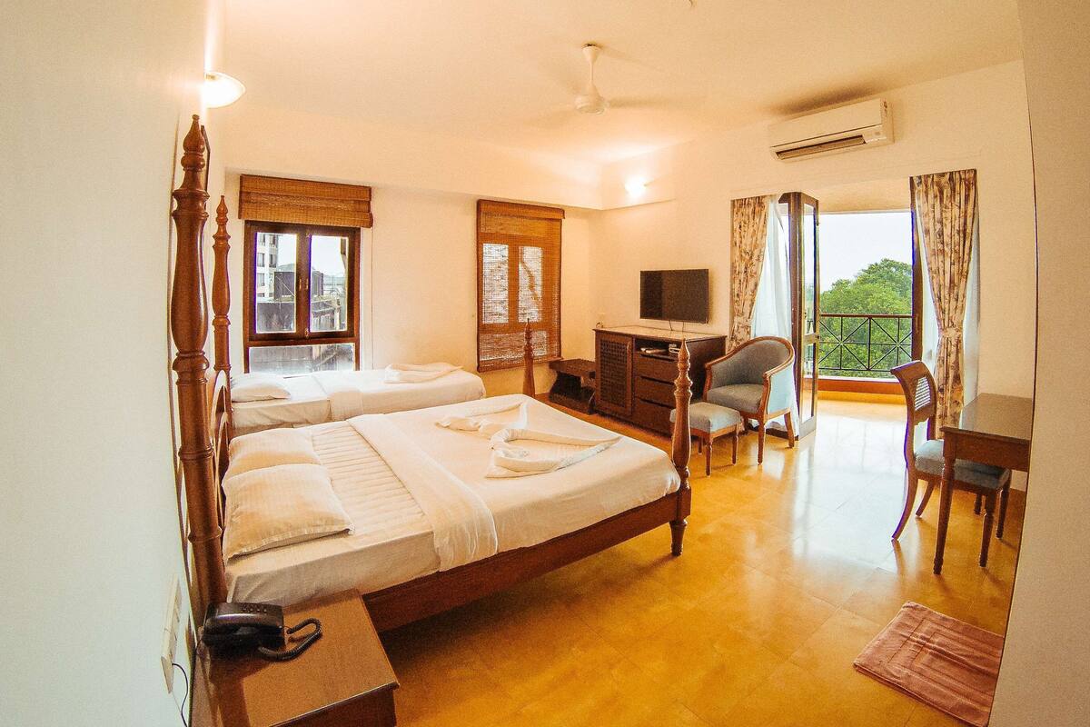 Superior Triple Room | Desk, WiFi (free)