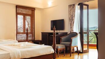 Superior Triple Room | Desk, free WiFi