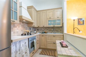 Appartamento Comfort, letti multipli, non fumatori | Angolo cottura privato | Frigorifero, forno, piano cottura, macchina per caffè espresso