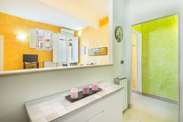 Appartamento Comfort, letti multipli, non fumatori | Area soggiorno | TV a schermo piatto