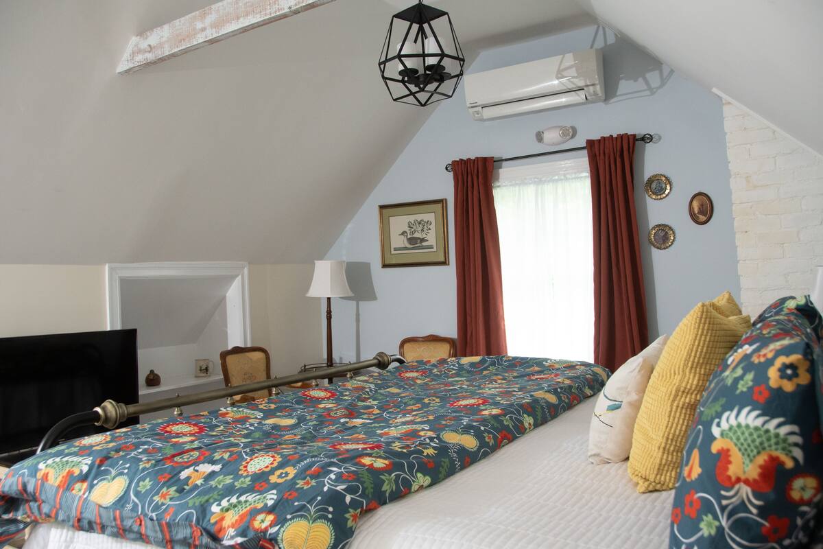ห้องคลาสสิก, เตียงคิงไซส์ 1 เตียง (Bay Shore Room) | เครื่องนอนระดับพรีเมียม, เตียงพร้อมฟูกเสริมที่นอน, มินิบาร์ฟรี