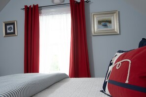 Habitación Deluxe, 1 cama King size y sofá cama (Watchogue Creek Room) | Ropa de cama de alta calidad y camas con pillow-top