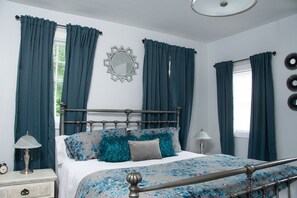 傳統客房, 1 張特大雙人床, 無障礙 (Main Land) | 高級寢具、特厚豪華床墊、迷你吧贈品、獨特設計