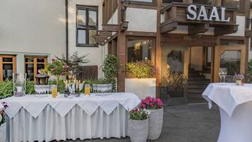 Serveert lunch en diner