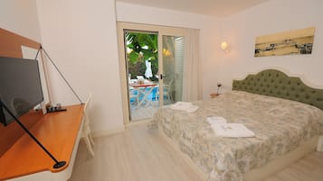 Deluxe Room | Item bar mini percuma, peti besi dalam bilik, meja