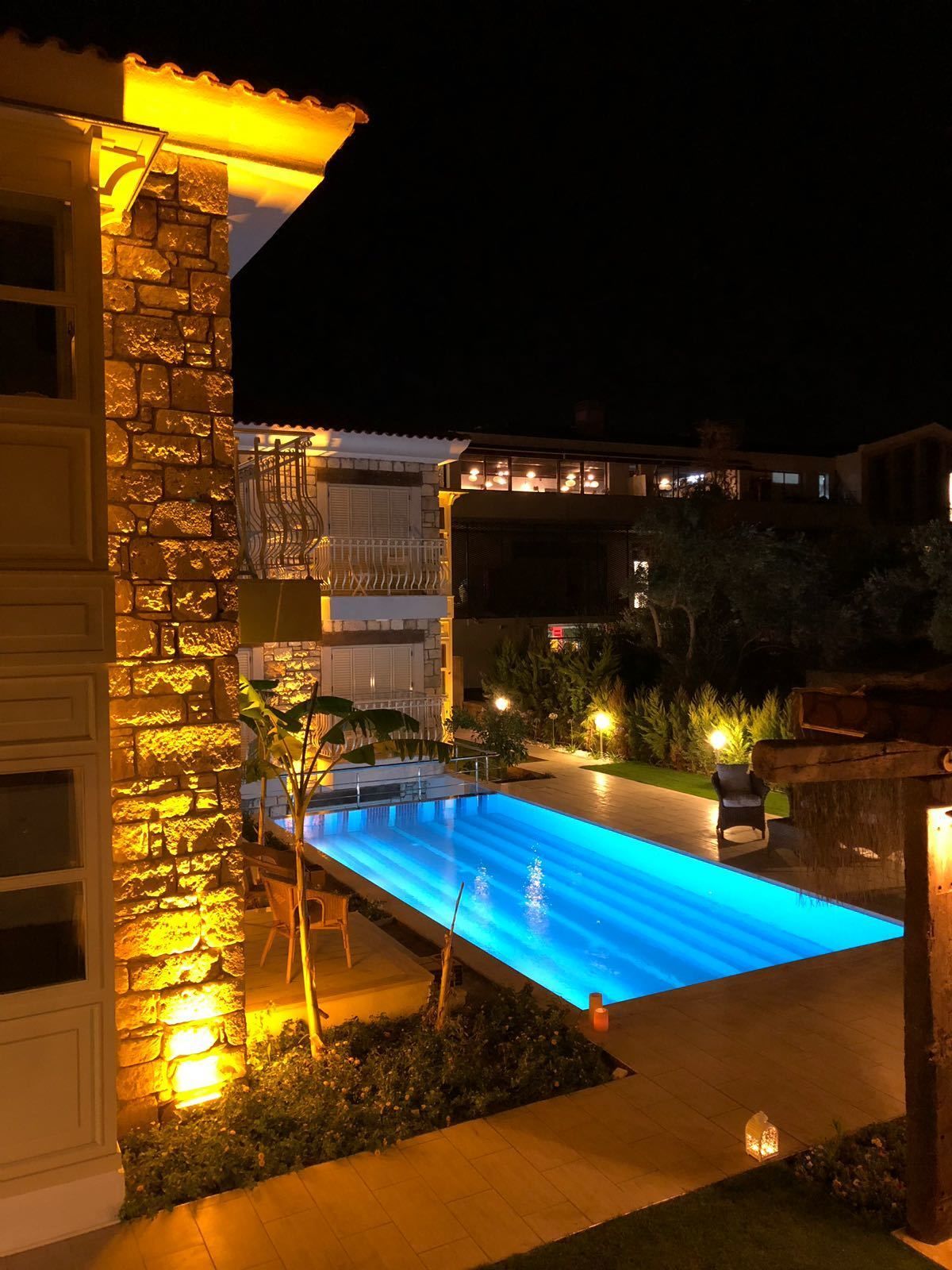 outdoor pool, open 10:30 am to 7:00 am, pool loungers