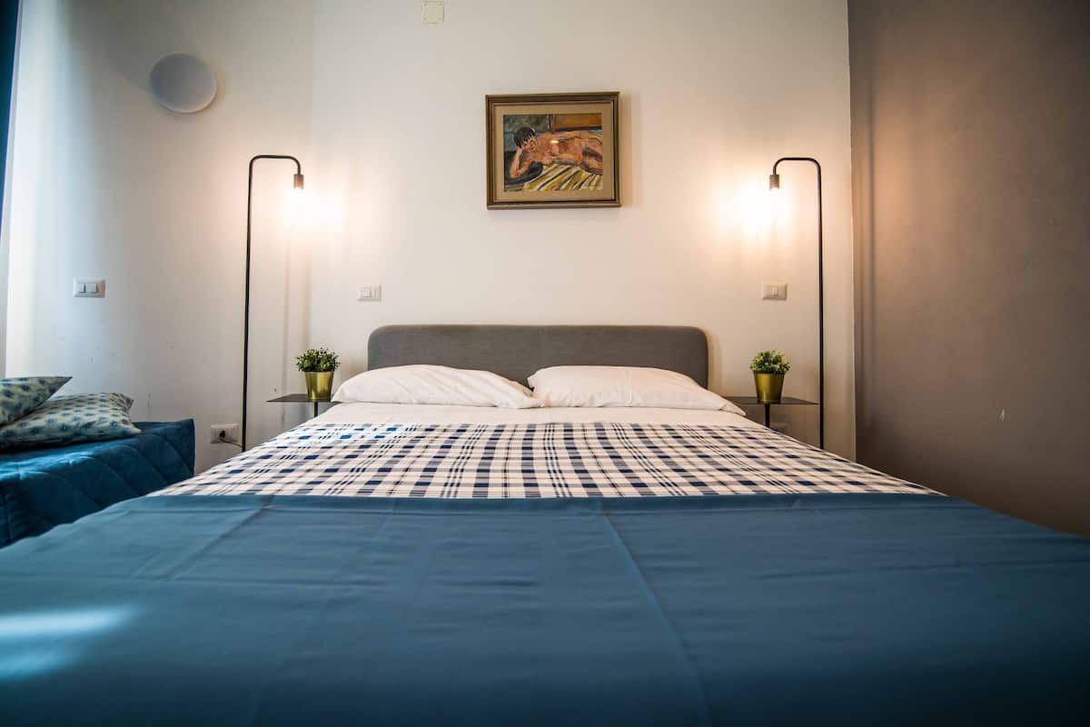 Kamar Double Kota, 1 Tempat Tidur Queen, pemandangan kota | Didekorasi berbeda-beda dan dilengkapi dengan perabotan berbeda-beda