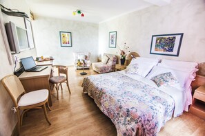 Desk, blackout drapes, free cribs/infant beds, free WiFi - Hotel Centro (Torre Pellice)