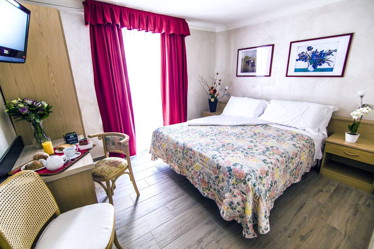 Standard Double Room, 1 Queen Bed | Desk, blackout drapes, cribs (free), WiFi (free)