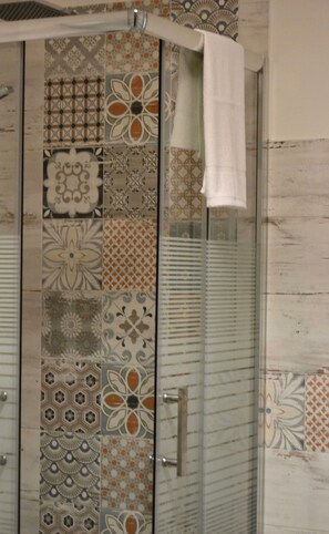 Chambre Quadruple, salle de bains privée (Ulivo di Sicilia) | Douche de la salle de bain