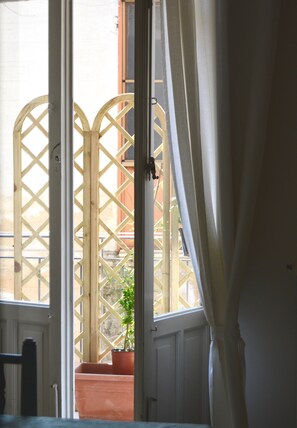 Chambre Double, salle de bains commune (Jasmine Scent) | Vue de la chambre