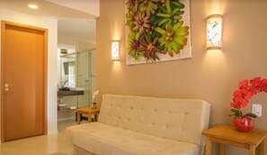 Deluxe Suite (Master) | Living area | LCD TV - Fradissimo Hotel (Angra dos Reis)