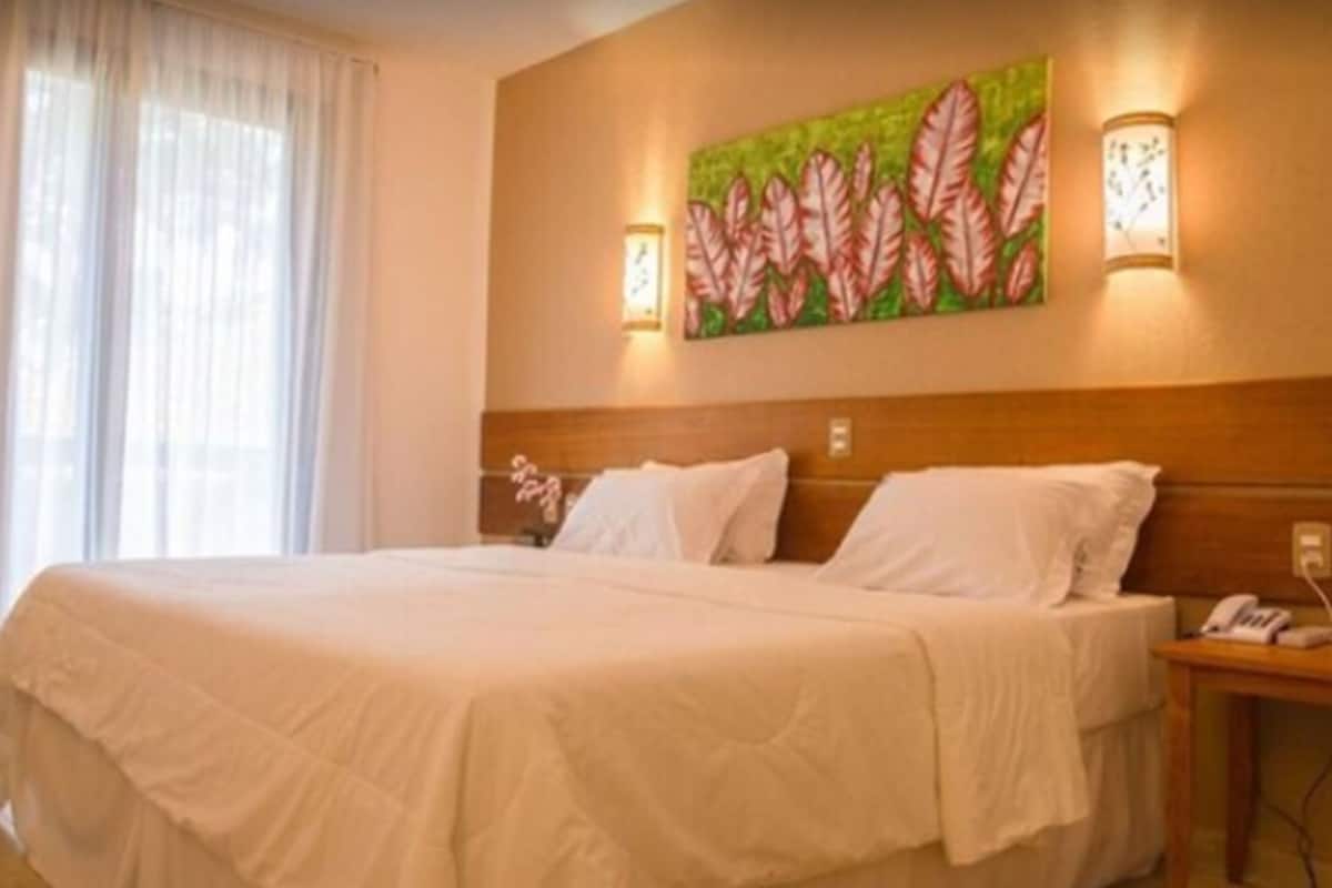 Minibar, blackout drapes, WiFi (free), bed sheets