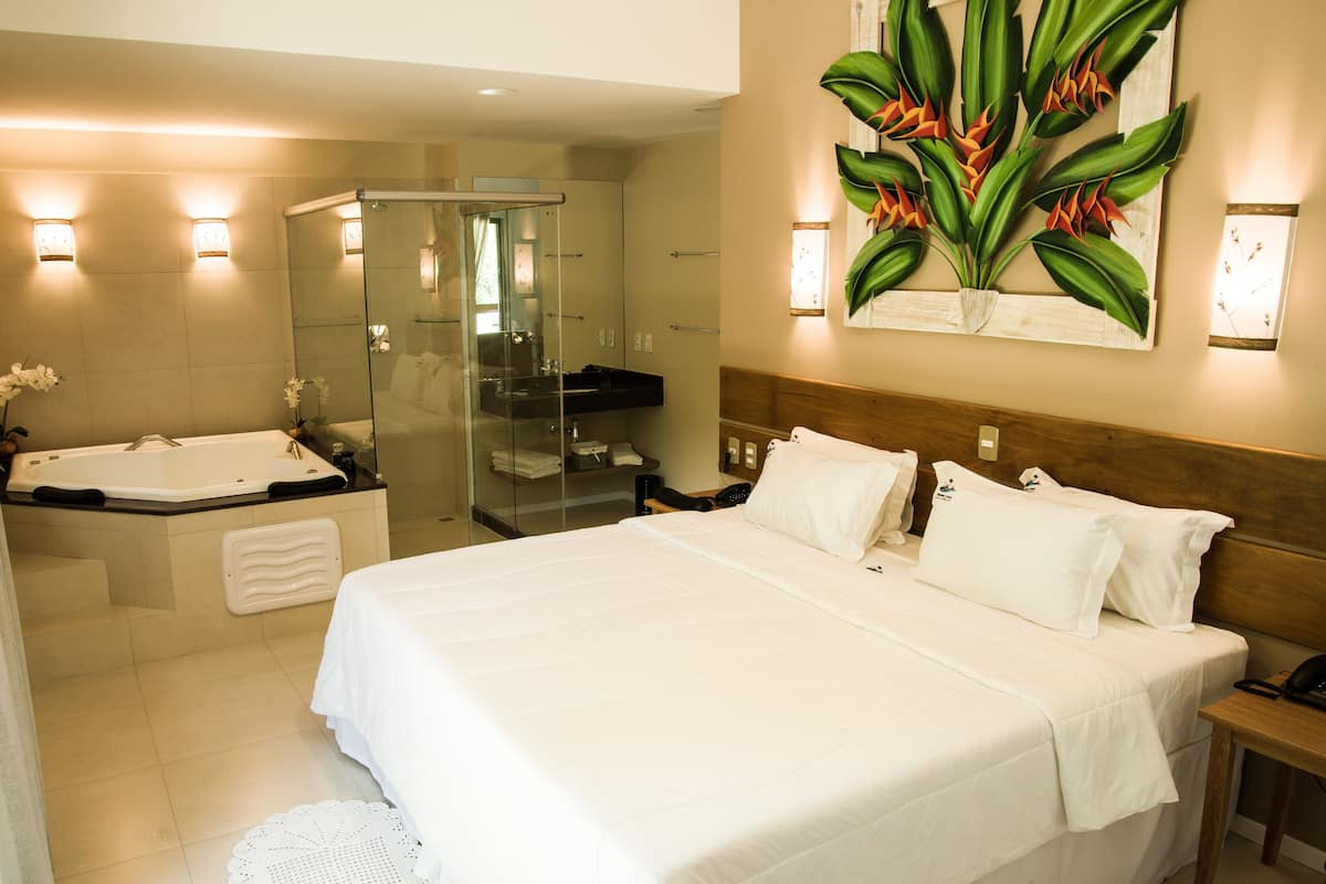 Deluxe Suite (Master) | Minibar, blackout drapes, WiFi (free), bed sheets